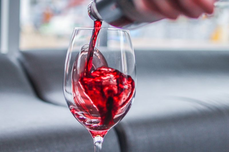 red-wine-tannins-zachariah-hagy-484676-unsplash-min